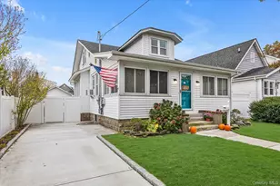 1894 Commonwealth Ave, Merrick, NY 11566 - Photo 2