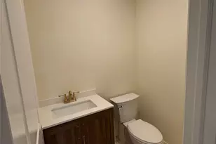 7 Mercadante Pl, Glen Cove, NY 11542 - Photo 4