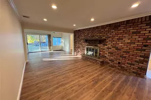 7 Mercadante Pl, Glen Cove, NY 11542 - Photo 2