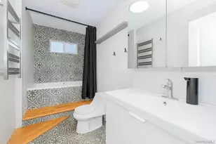 18 Atmore Pl, New York, NY 10306 - Photo 8