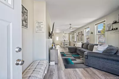 48 Farmers Avenue, Lindenhurst, NY 11757 - Photo 4