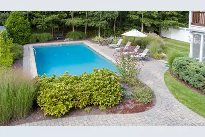 37 Arbutus Road, Quogue, NY 11959 - Photo 2