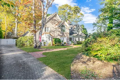 15 Riviera Court, Great River, NY 11739 - Photo 2