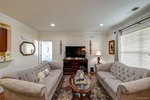 636 Saxton Ct, Central Islip, NY 11722 - Photo 6