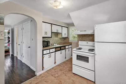 5 Waywood Place, Huntington Station, NY 11746 - Photo 10