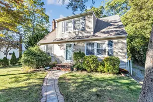 5 Waywood Pl, Huntington Station, NY 11746 - Photo 2