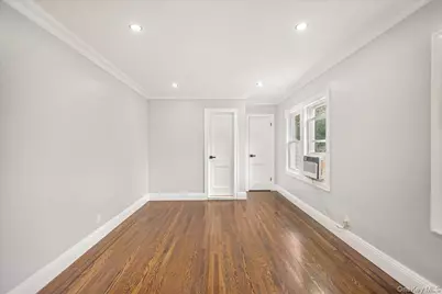 327 N Forest Avenue, Rockville Centre, NY 11570 - Photo 18