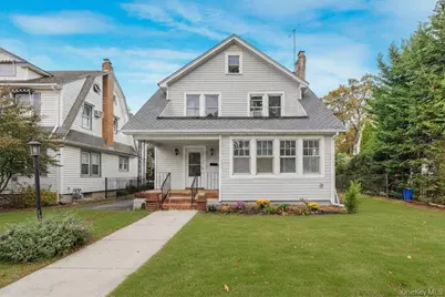 327 N Forest Avenue, Rockville Centre, NY 11570 - Photo 2