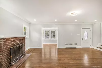 327 N Forest Avenue, Rockville Centre, NY 11570 - Photo 20