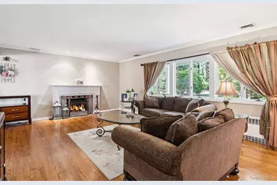 38 Colonial Drive, Huntington, NY 11743 - Photo 4