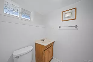112 Cleveland St, Bay Shore, NY 11706 - Photo 12