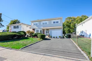 461 N Newbridge Rd, Levittown, NY 11756 - Photo 2