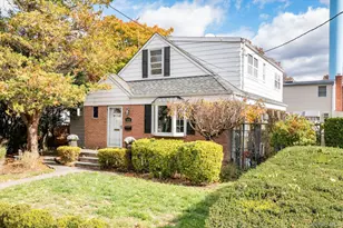 146 Caroline Ave, Garden City South, NY 11530 - Photo 2