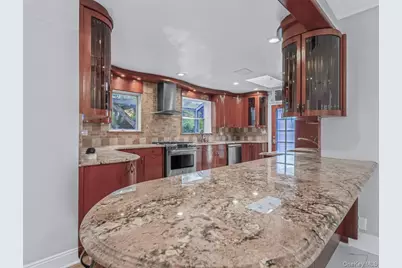 14 Nirvana Avenue, Great Neck, NY 11023 - Photo 8