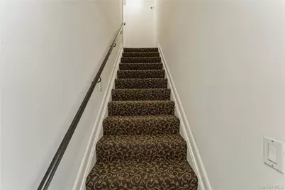 4 Windermere Place #6, Rockville Centre, NY 11570 - Photo 2