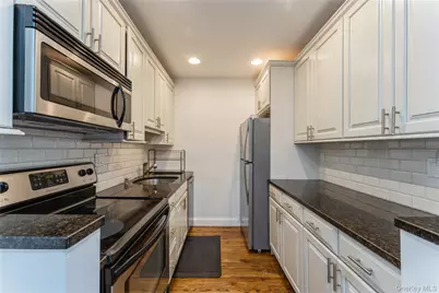 4 Windermere Place #6, Rockville Centre, NY 11570 - Photo 8