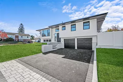 20 Briarwood Lane, Plainview, NY 11803 - Photo 2