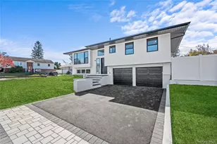 20 Briarwood Ln, Plainview, NY 11803 - Photo 2