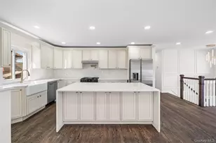 20 Briarwood Ln, Plainview, NY 11803 - Photo 16