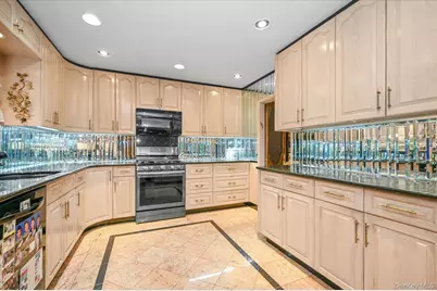 147-01 70th Avenue, Kew Gardens, NY 11367 - Photo 6