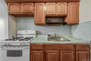 177-15 Troutville Rd, Jamaica, NY 11434 - Photo 32