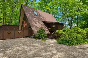 101 Longfellow Ln, Port Jefferson, NY 11777 - Photo 2