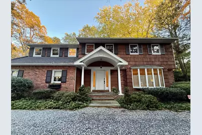 87 McCulloch Drive, Dix Hills, NY 11746 - Photo 2