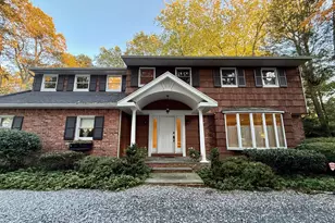 87 McCulloch Dr, Dix Hills, NY 11746 - Photo 2