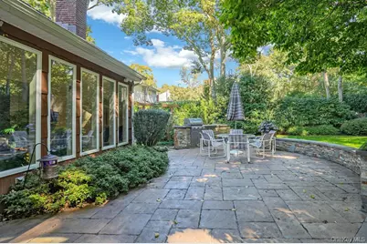 87 McCulloch Drive, Dix Hills, NY 11746 - Photo 4