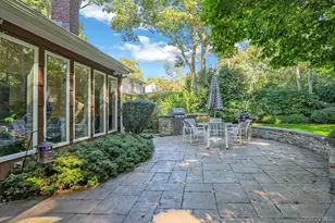 87 McCulloch Dr, Dix Hills, NY 11746 - Photo 4