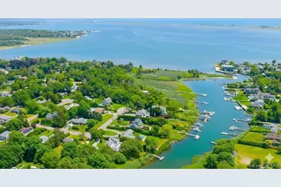 16 Walker Court, East Quogue, NY 11942 - Photo 2