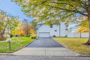 21 Pine Edge Pl, Dix Hills, NY 11746 - Photo 42