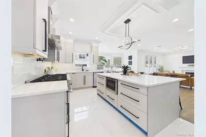 21 Pine Edge Place, Dix Hills, NY 11746 - Photo 10