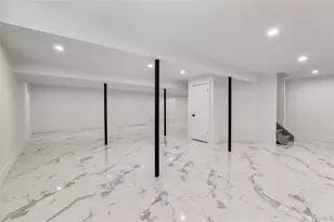 21 Pine Edge Pl, Dix Hills, NY 11746 - Photo 34