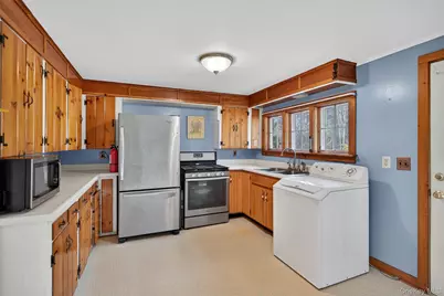 201 Rossway Road, Pleasant Valley, NY 12569 - Photo 6