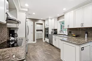 3 Aron Dr, Woodbury, NY 11797 - Photo 10