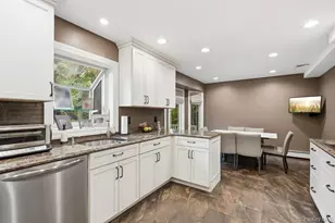 3 Aron Dr, Woodbury, NY 11797 - Photo 12