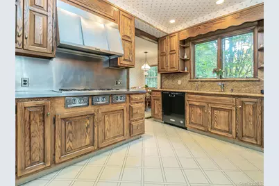 38 Wensley Drive, Great Neck, NY 11021 - Photo 14