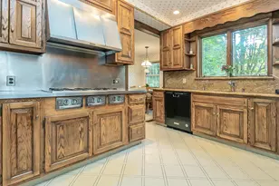 38 Wensley Dr, Great Neck, NY 11021 - Photo 14