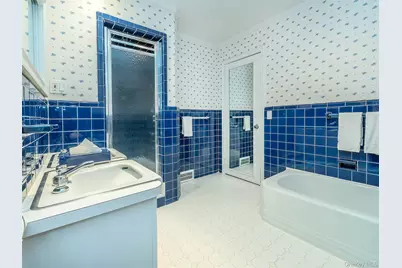 38 Wensley Drive, Great Neck, NY 11021 - Photo 26