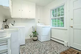 38 Wensley Dr, Great Neck, NY 11021 - Photo 16