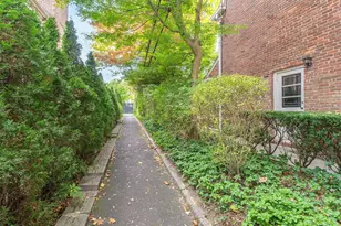 38 Wensley Dr, Great Neck, NY 11021 - Photo 36