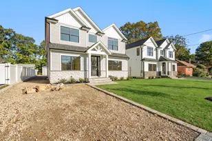 47 Netz Pl, Albertson, NY 11507 - Photo 2