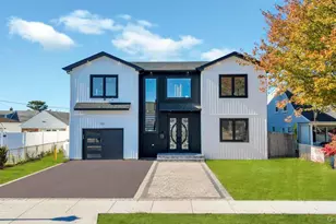 14 Bark Ln, Levittown, NY 11756 - Photo 2