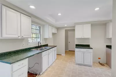 20 Gabon Lane, Coram, NY 11727 - Photo 10