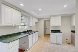 20 Gabon Ln, Coram, NY 11727 - Photo 10