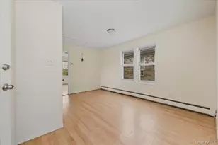 924 Hollywood Ave, Bronx, NY 10465 - Photo 10