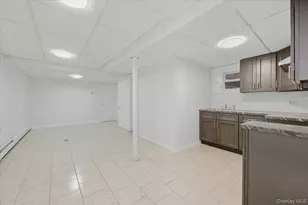 924 Hollywood Ave, Bronx, NY 10465 - Photo 16