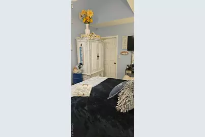 304 Parkwood Street, Ronkonkoma, NY 11779 - Photo 4