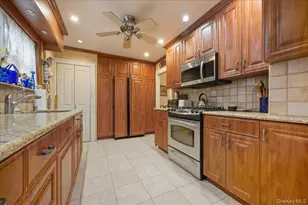 101 W Elder Ave, Floral Park, NY 11001 - Photo 18